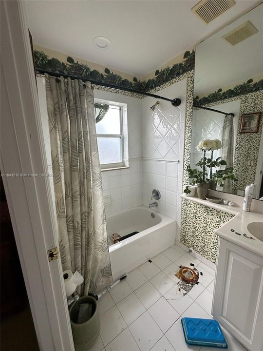 Active With Contract: $799,900 (5 beds, 5 baths, 3561 Square Feet)