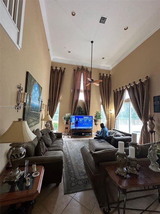 Active With Contract: $799,900 (5 beds, 5 baths, 3561 Square Feet)