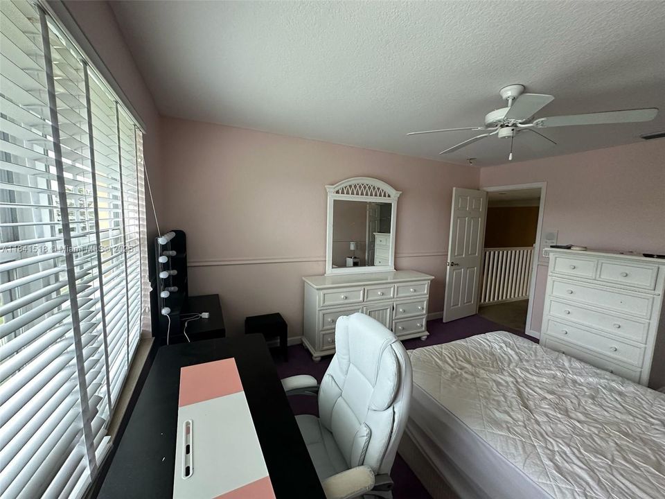 Active With Contract: $799,900 (5 beds, 5 baths, 3561 Square Feet)