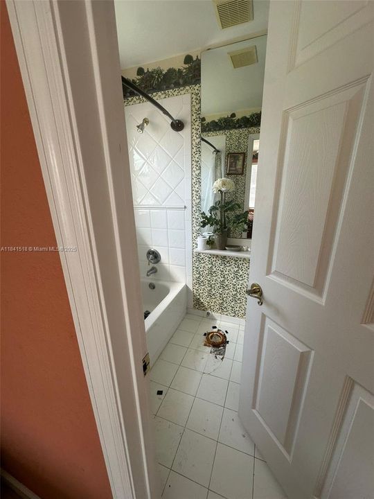 Active With Contract: $799,900 (5 beds, 5 baths, 3561 Square Feet)