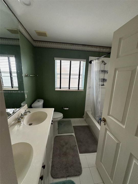 Active With Contract: $799,900 (5 beds, 5 baths, 3561 Square Feet)