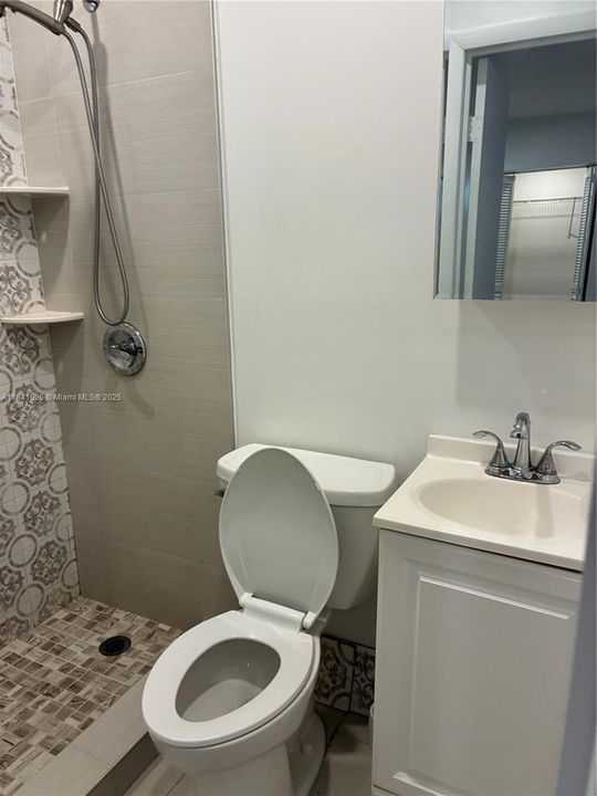 合同活跃: $1,400 (1 贝兹, 1 浴室, 300 平方英尺)