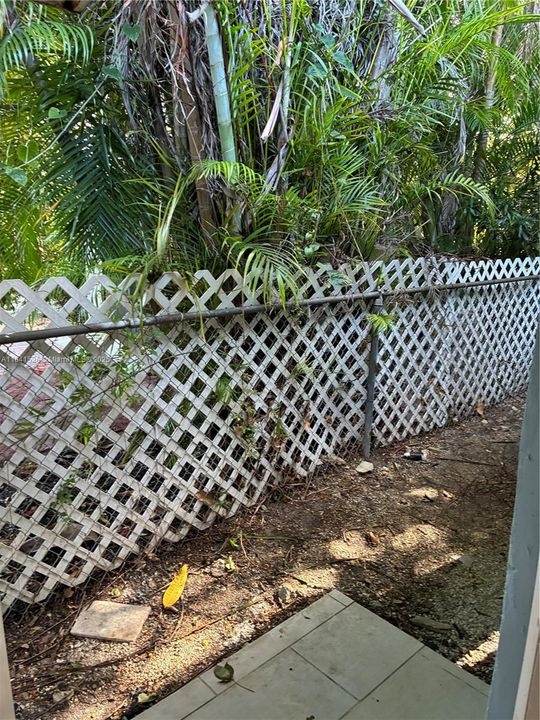 合同活跃: $1,400 (1 贝兹, 1 浴室, 300 平方英尺)