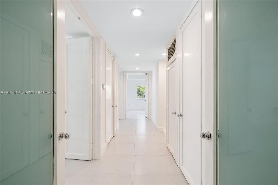 Recently Rented: $39,000 (5 beds, 6 baths, 5547 Square Feet)