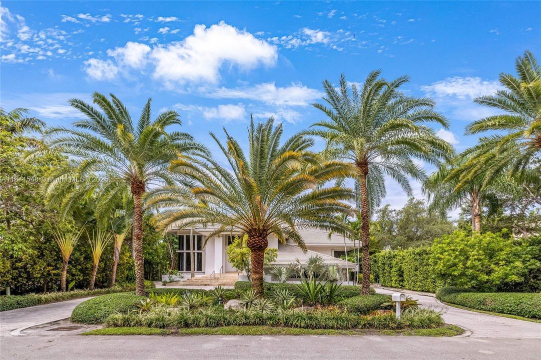 Recently Rented: $39,000 (5 beds, 6 baths, 5547 Square Feet)