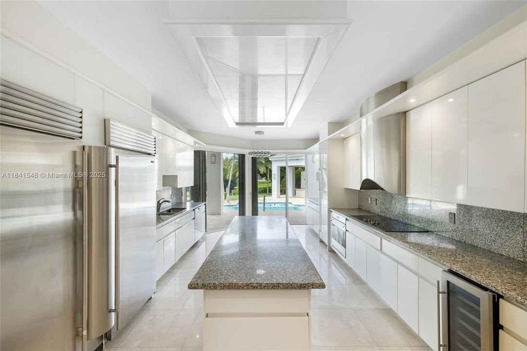 Recently Rented: $39,000 (5 beds, 6 baths, 5547 Square Feet)