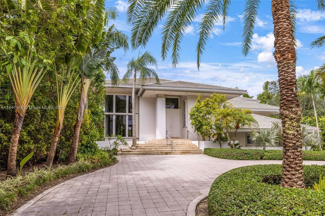 Recently Rented: $39,000 (5 beds, 6 baths, 5547 Square Feet)
