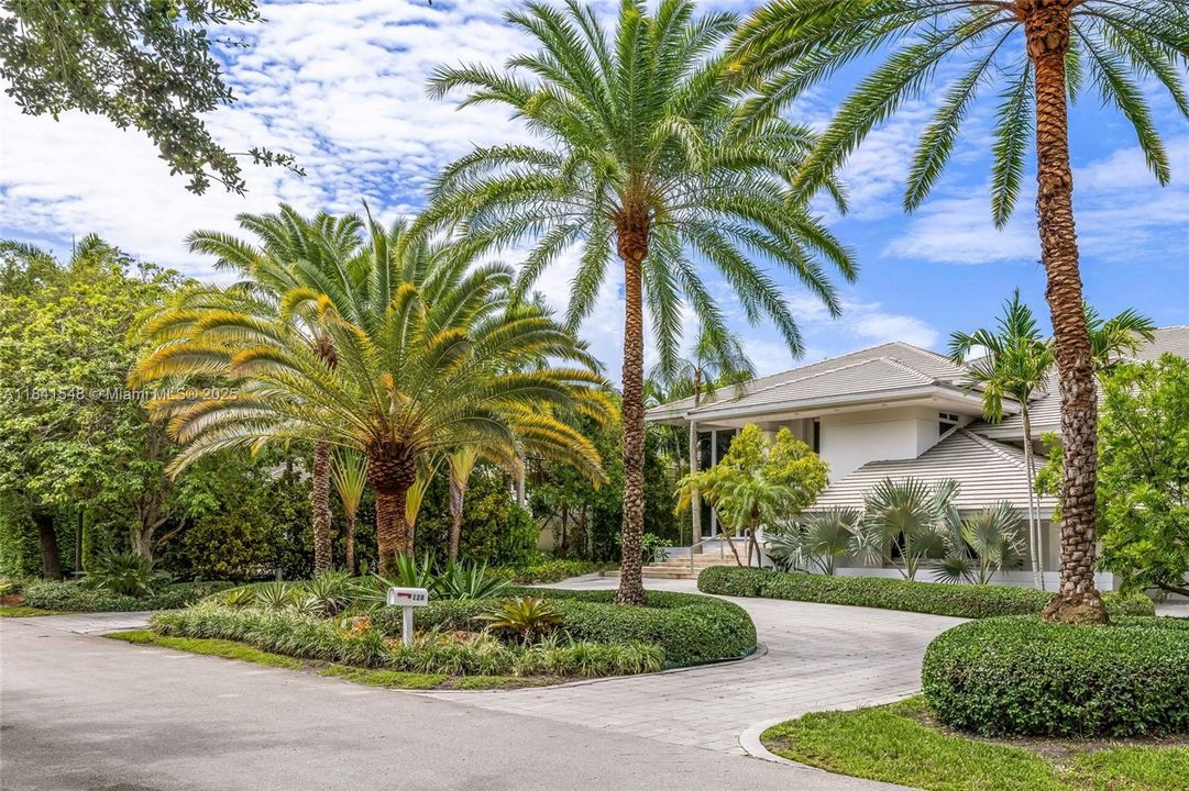 Recently Rented: $39,000 (5 beds, 6 baths, 5547 Square Feet)