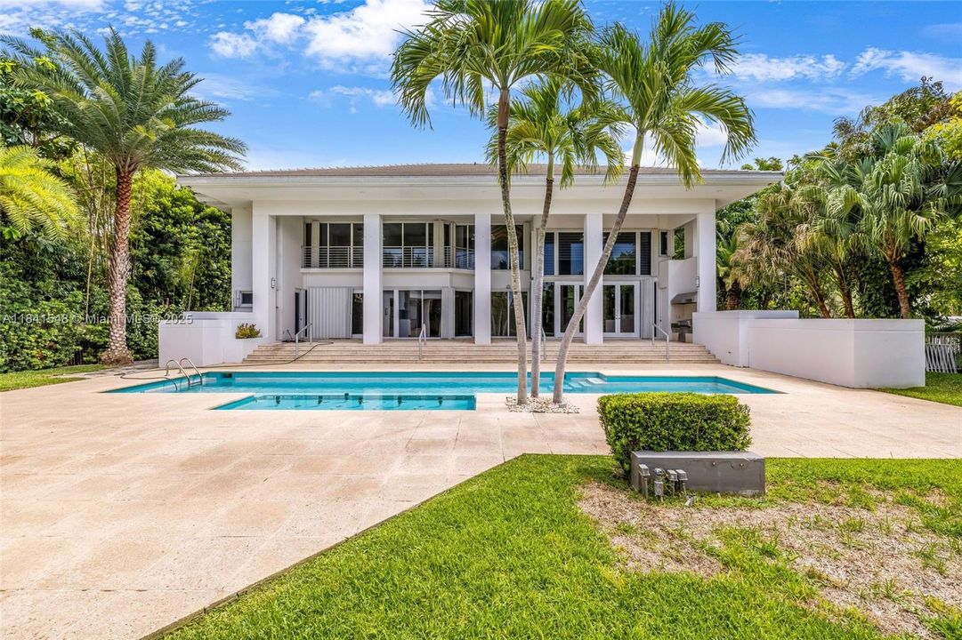 Recently Rented: $39,000 (5 beds, 6 baths, 5547 Square Feet)