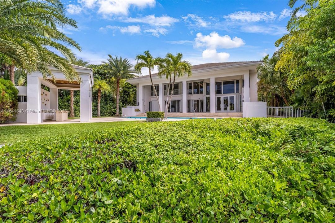 Recently Rented: $39,000 (5 beds, 6 baths, 5547 Square Feet)