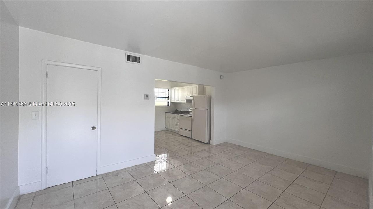 合同活跃: $1,450 (0 贝兹, 1 浴室, 1953 平方英尺)