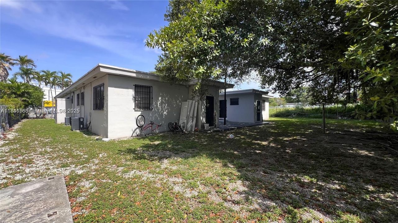 合同活跃: $1,450 (0 贝兹, 1 浴室, 1953 平方英尺)