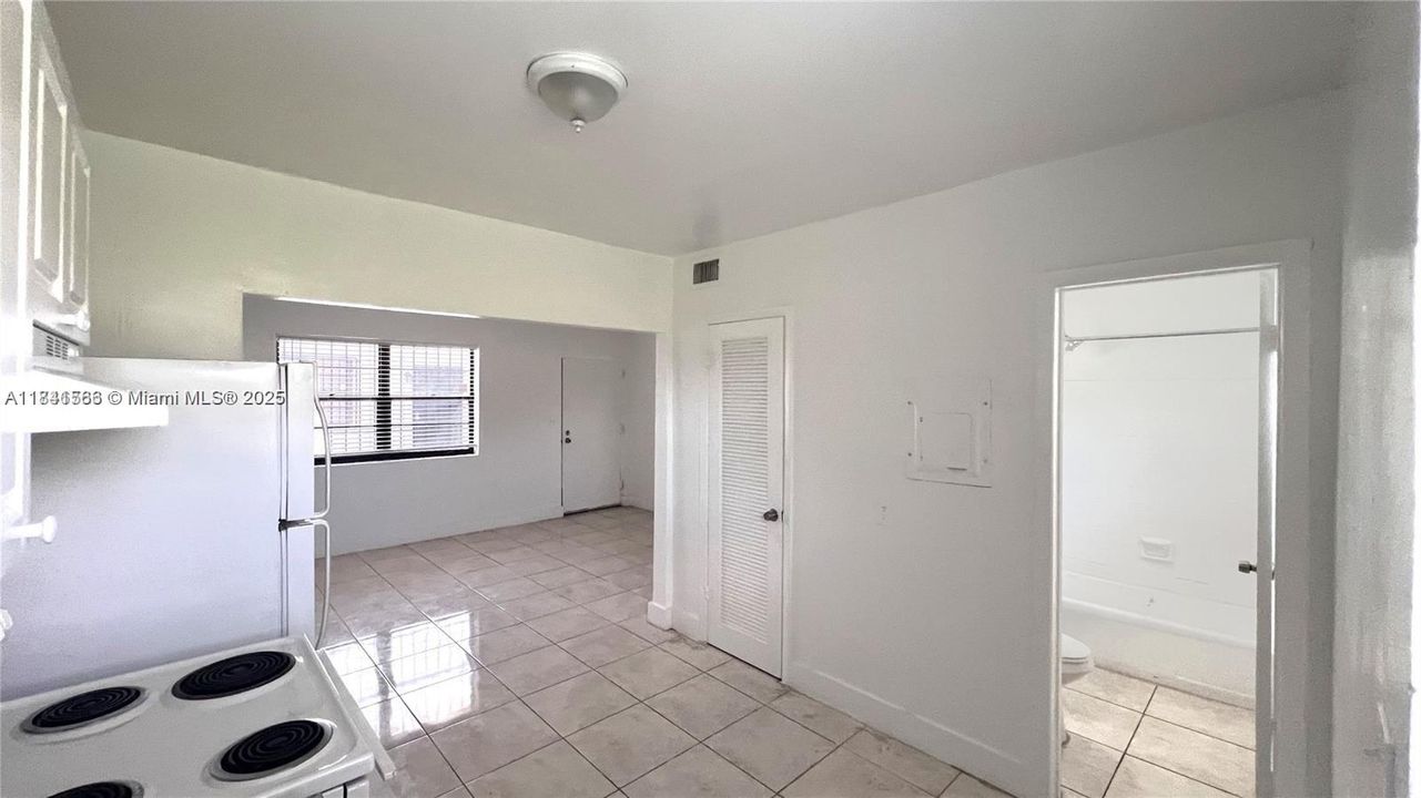 合同活跃: $1,450 (0 贝兹, 1 浴室, 1953 平方英尺)