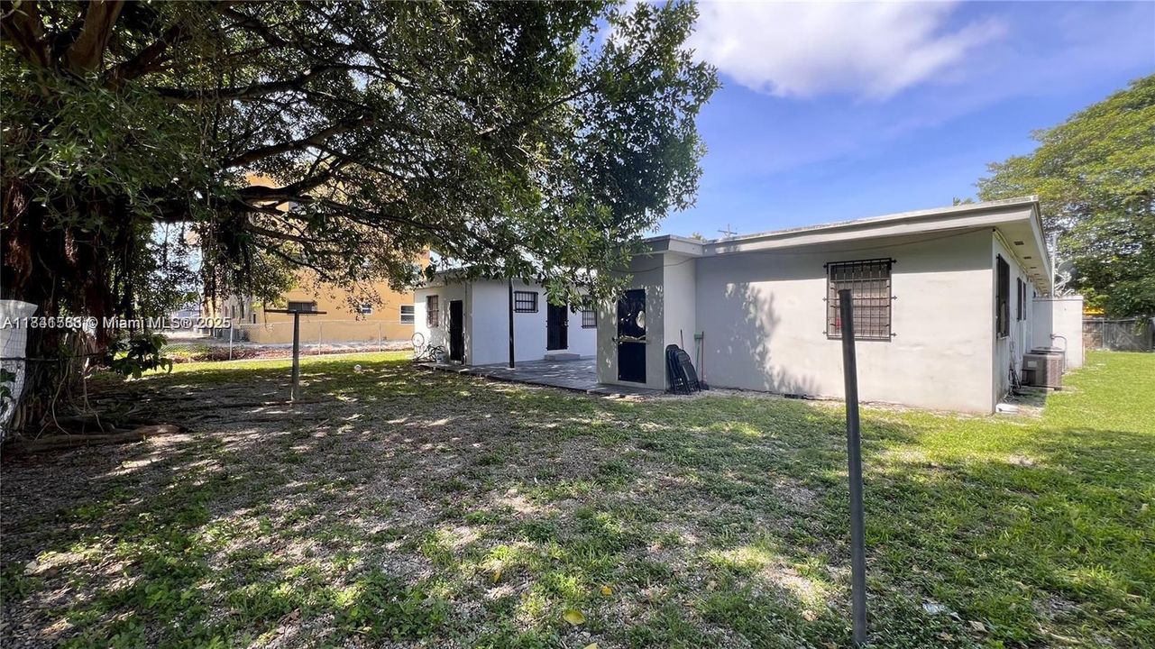 合同活跃: $1,450 (0 贝兹, 1 浴室, 1953 平方英尺)