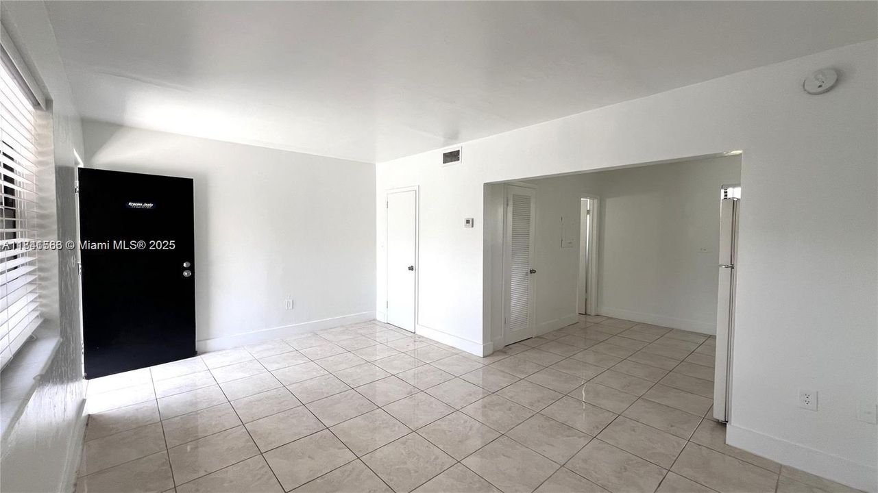 合同活跃: $1,450 (0 贝兹, 1 浴室, 1953 平方英尺)