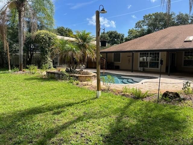 最近售出: $675,000 (4 贝兹, 2 浴室, 2385 平方英尺)