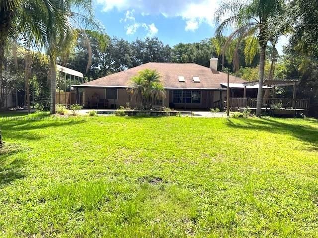 最近售出: $675,000 (4 贝兹, 2 浴室, 2385 平方英尺)