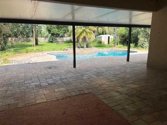 最近售出: $675,000 (4 贝兹, 2 浴室, 2385 平方英尺)