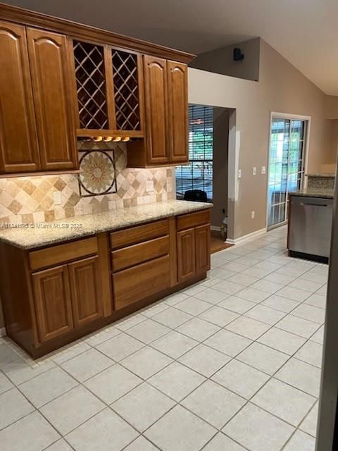 最近售出: $675,000 (4 贝兹, 2 浴室, 2385 平方英尺)