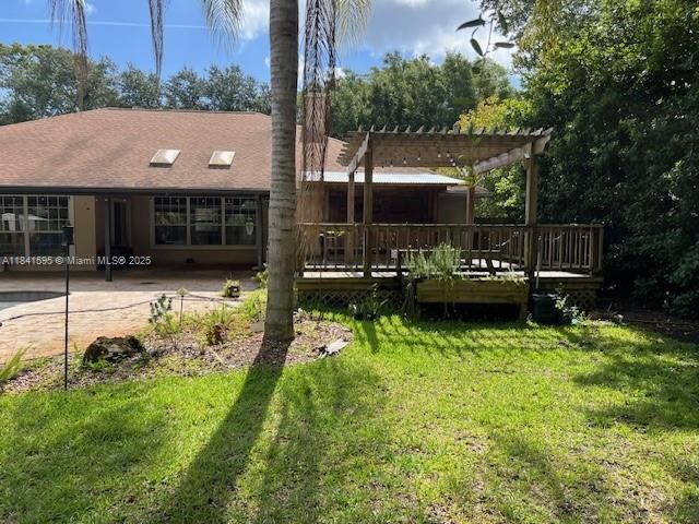 最近售出: $675,000 (4 贝兹, 2 浴室, 2385 平方英尺)