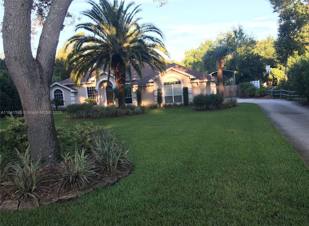 最近售出: $675,000 (4 贝兹, 2 浴室, 2385 平方英尺)