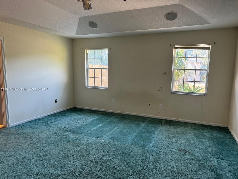 最近售出: $675,000 (4 贝兹, 2 浴室, 2385 平方英尺)