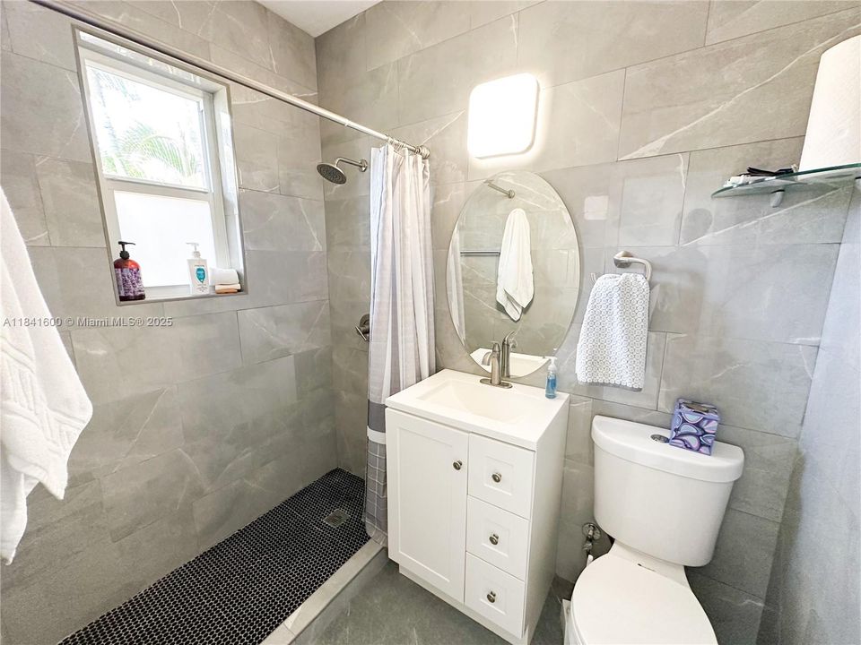 待售: $270,000 (1 贝兹, 1 浴室, 550 平方英尺)