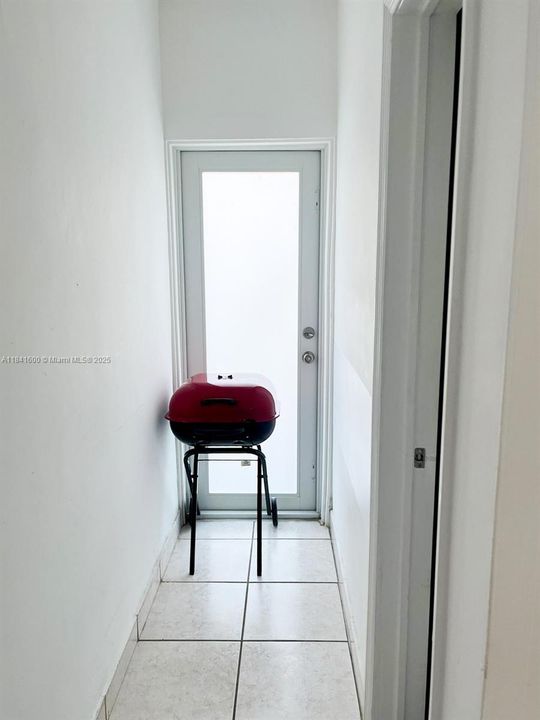 待售: $270,000 (1 贝兹, 1 浴室, 550 平方英尺)