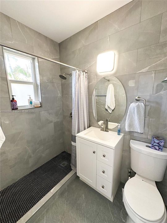 待售: $270,000 (1 贝兹, 1 浴室, 550 平方英尺)