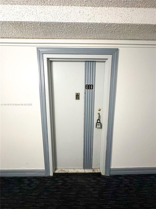 待售: $400,000 (2 贝兹, 1 浴室, 767 平方英尺)