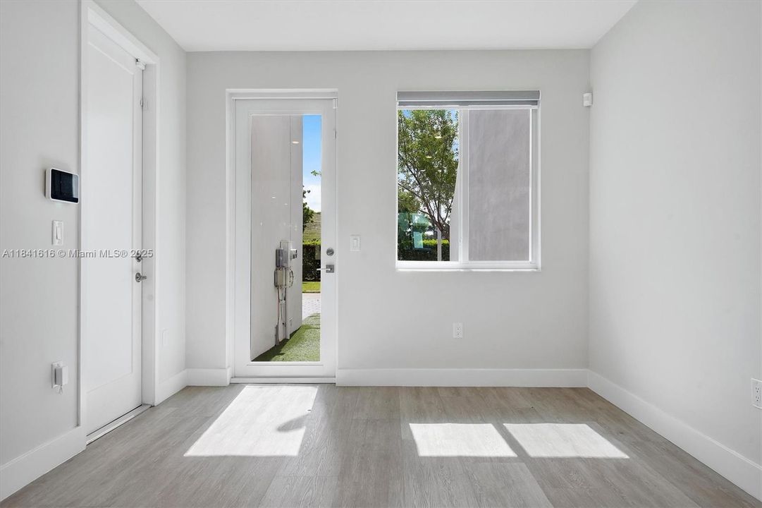 待售: $669,900 (3 贝兹, 2 浴室, 1628 平方英尺)