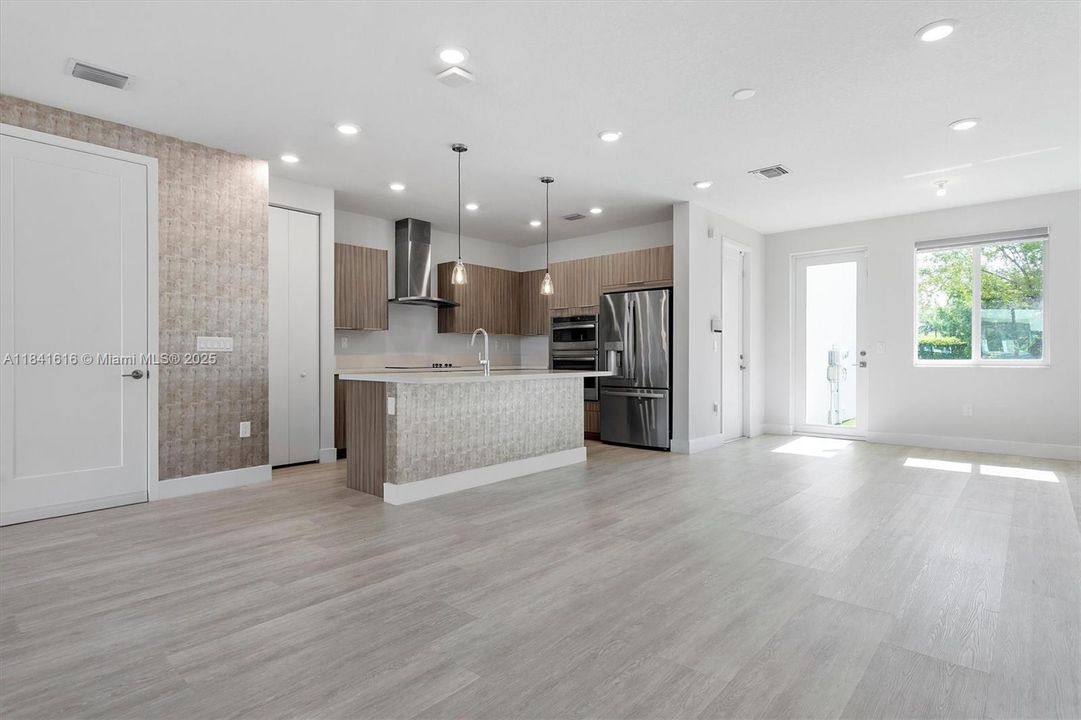 待售: $669,900 (3 贝兹, 2 浴室, 1628 平方英尺)