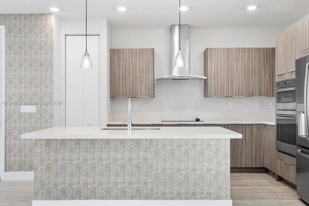 待售: $669,900 (3 贝兹, 2 浴室, 1628 平方英尺)