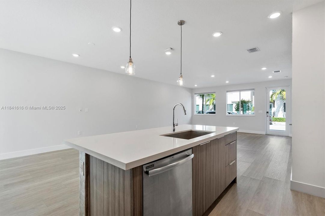 待售: $669,900 (3 贝兹, 2 浴室, 1628 平方英尺)