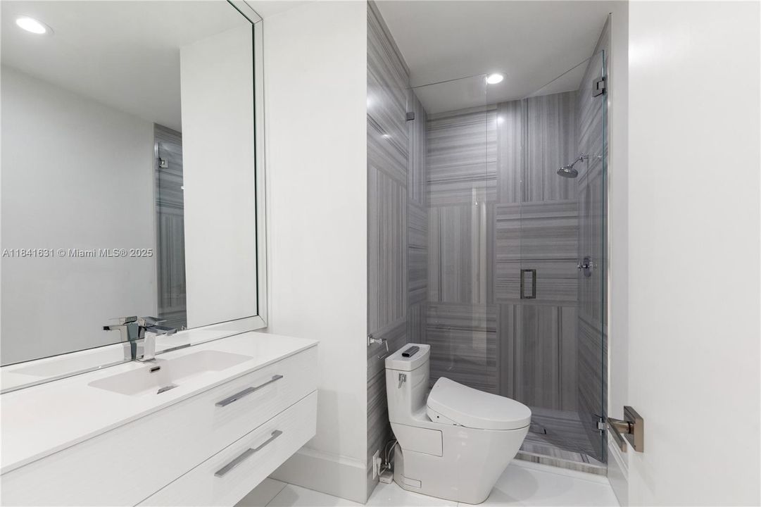 For Sale: $11,360,000 (6 beds, 6 baths, 5672 Square Feet)