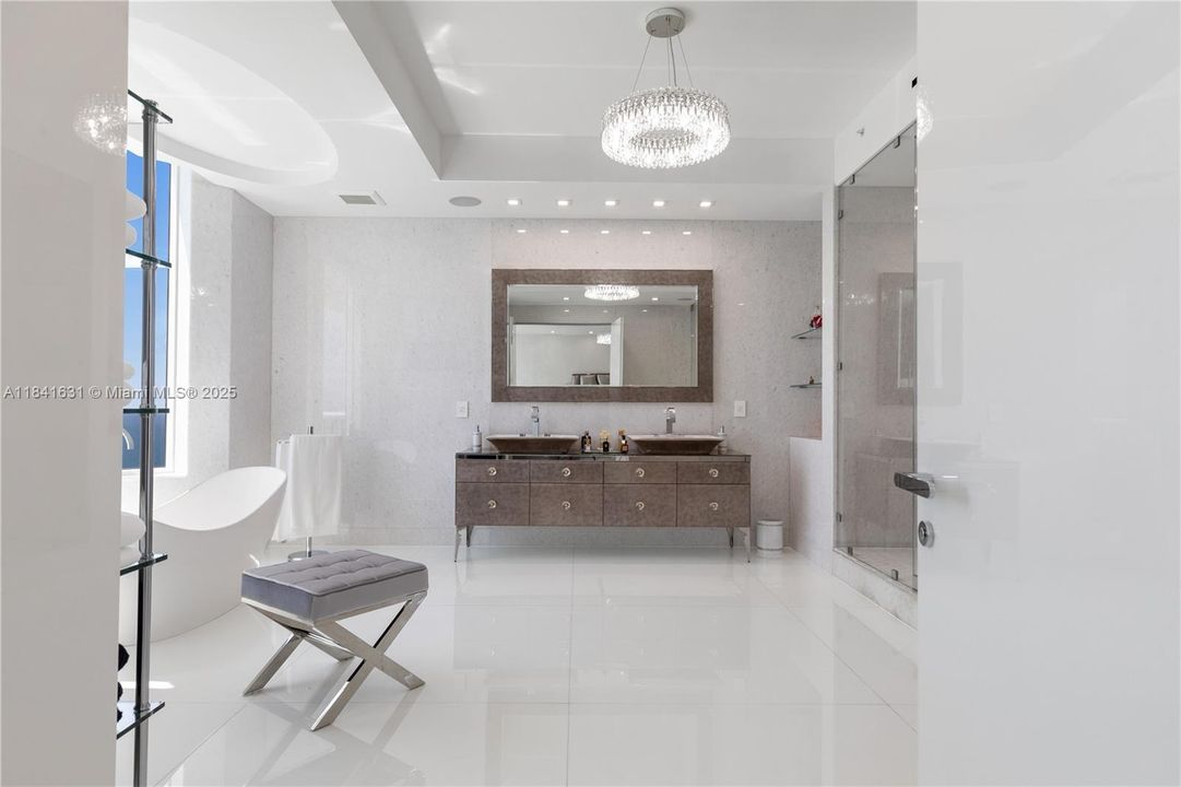 For Sale: $11,360,000 (6 beds, 6 baths, 5672 Square Feet)