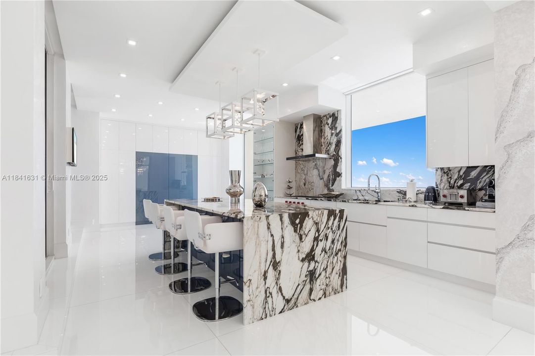 For Sale: $11,360,000 (6 beds, 6 baths, 5672 Square Feet)