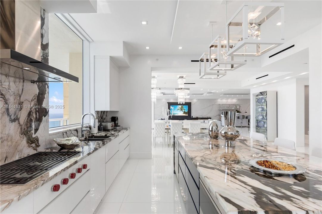 For Sale: $11,360,000 (6 beds, 6 baths, 5672 Square Feet)