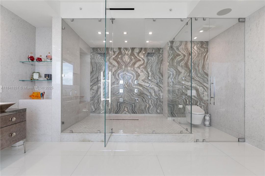 For Sale: $11,360,000 (6 beds, 6 baths, 5672 Square Feet)