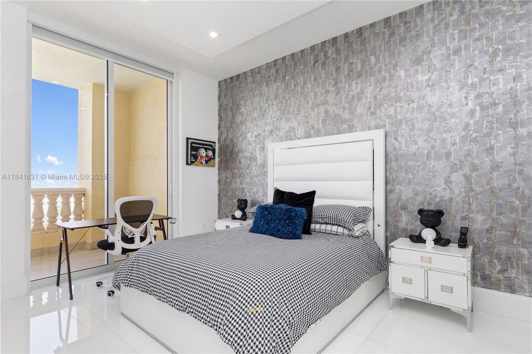 For Sale: $11,360,000 (6 beds, 6 baths, 5672 Square Feet)