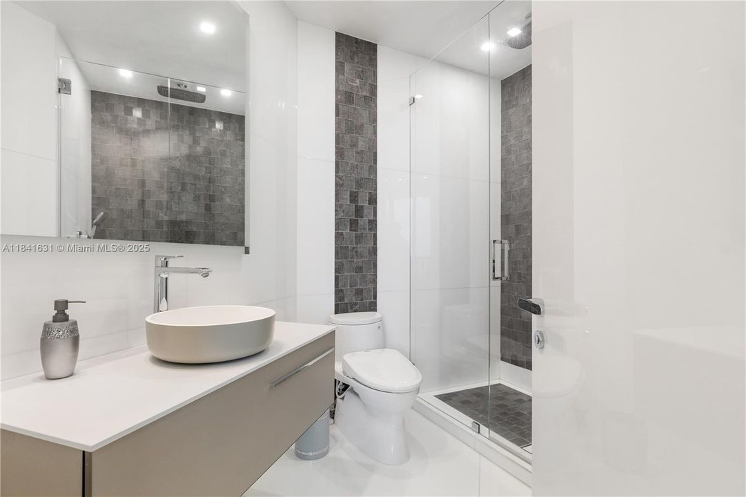 For Sale: $11,360,000 (6 beds, 6 baths, 5672 Square Feet)