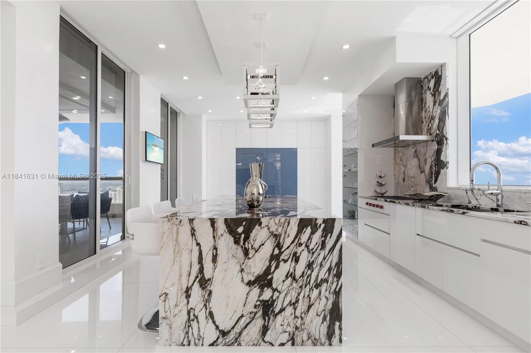 For Sale: $11,360,000 (6 beds, 6 baths, 5672 Square Feet)