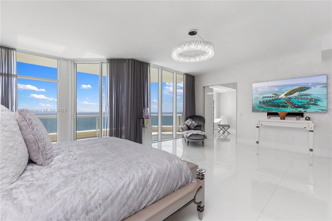 For Sale: $11,360,000 (6 beds, 6 baths, 5672 Square Feet)