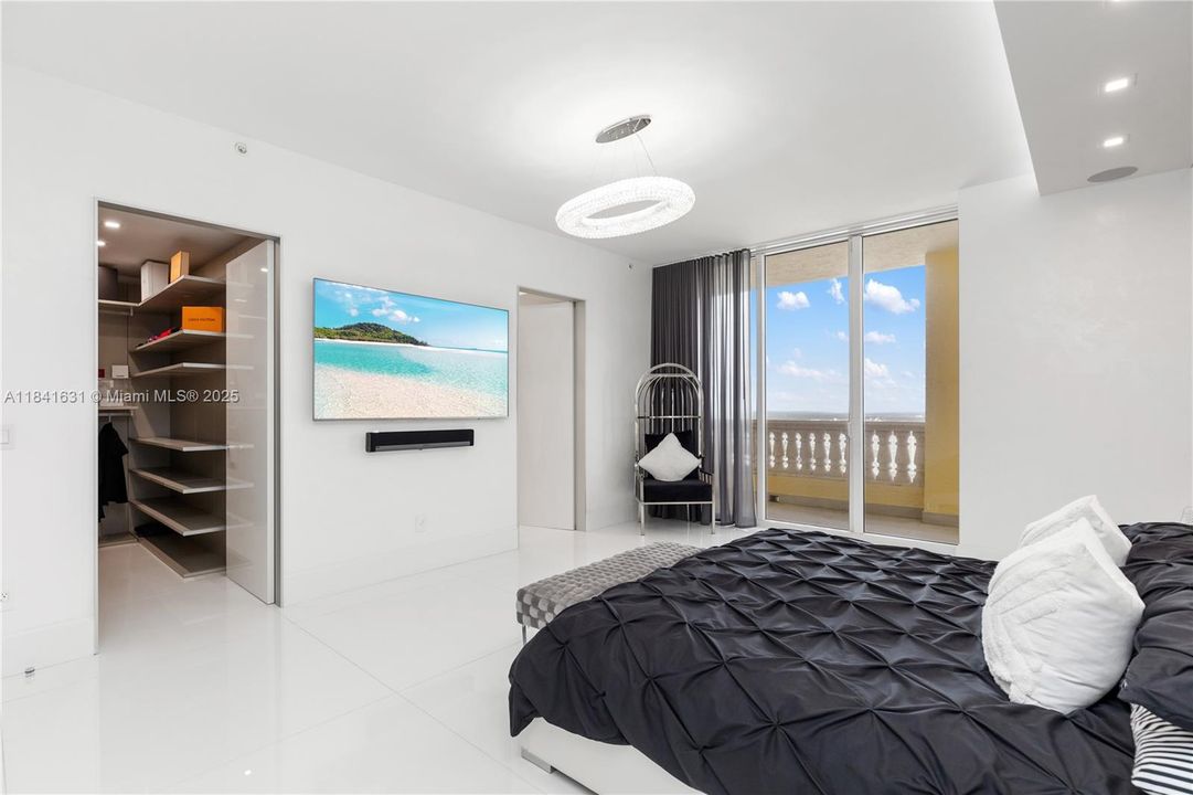 For Sale: $11,360,000 (6 beds, 6 baths, 5672 Square Feet)