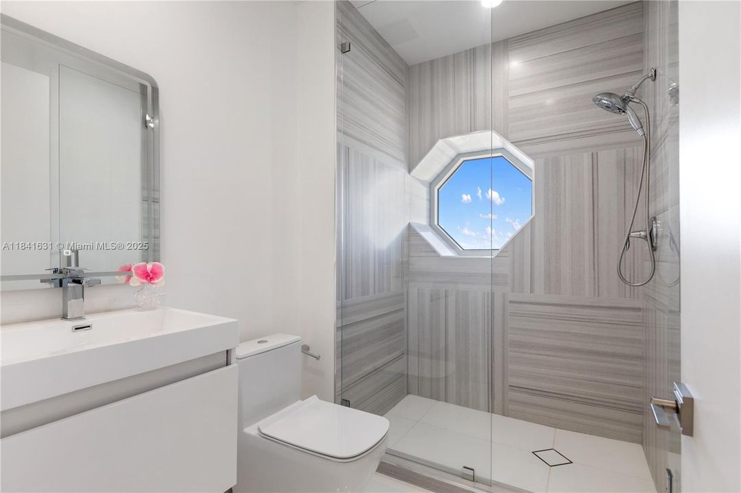 For Sale: $11,360,000 (6 beds, 6 baths, 5672 Square Feet)