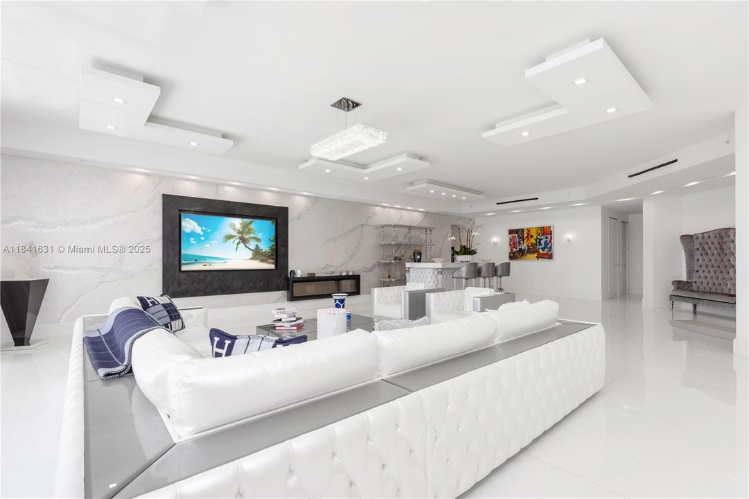 For Sale: $11,360,000 (6 beds, 6 baths, 5672 Square Feet)