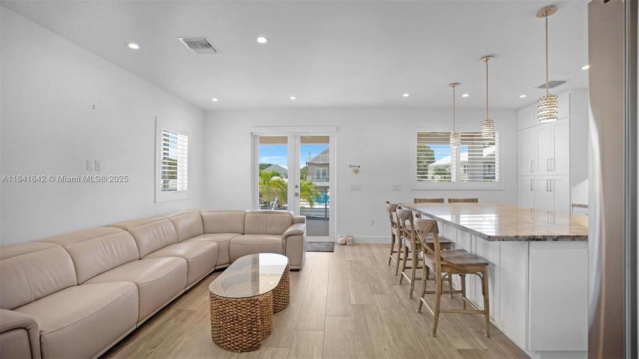 待售: $1,590,000 (3 贝兹, 2 浴室, 1250 平方英尺)