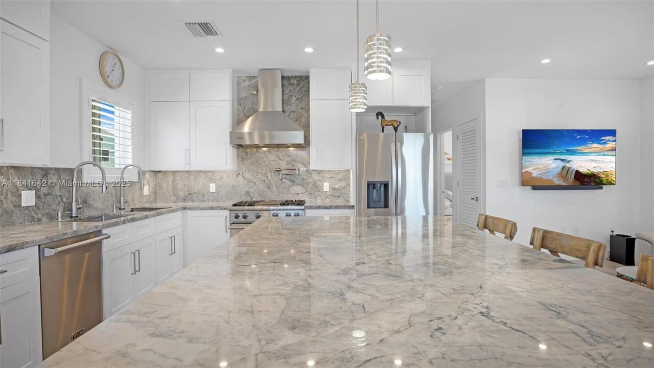 待售: $1,590,000 (3 贝兹, 2 浴室, 1250 平方英尺)