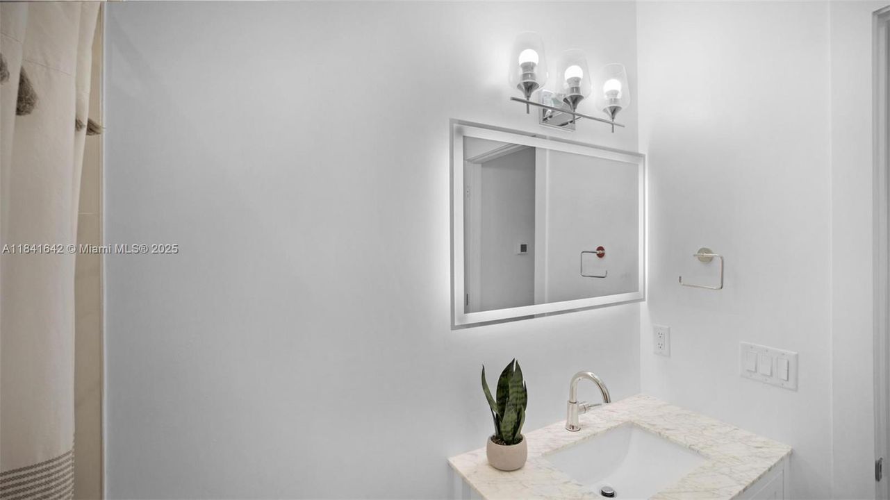 待售: $1,590,000 (3 贝兹, 2 浴室, 1250 平方英尺)