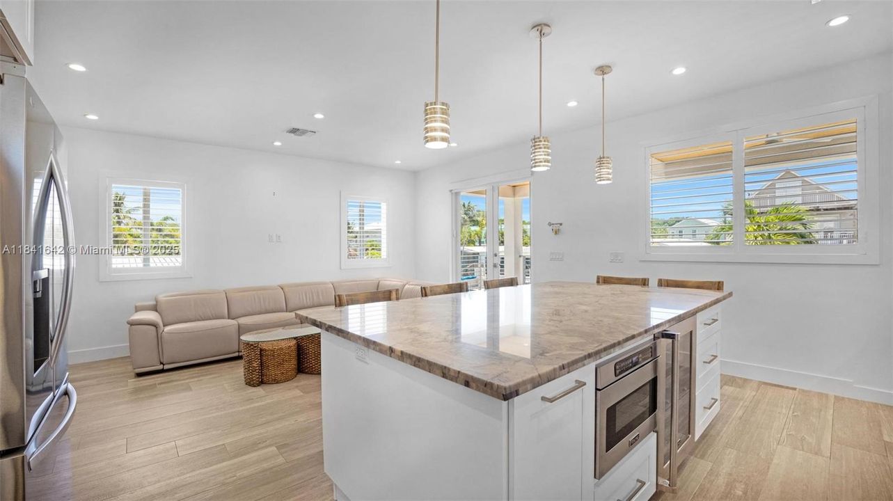 待售: $1,590,000 (3 贝兹, 2 浴室, 1250 平方英尺)